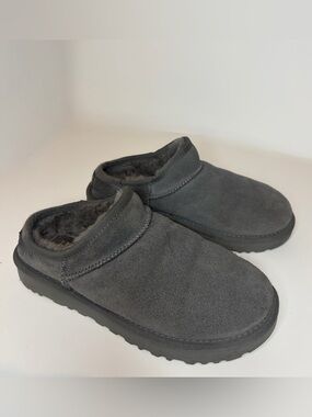 UGG Slip-On Suede Clog - Charcoal Gray Women’s size 7